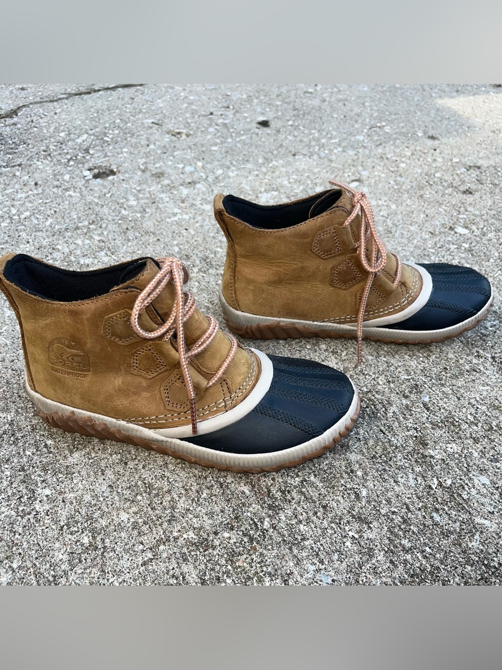 GUC Sorel Women's Out 'N About Plus Waterproof Duck Boots - Tan Leather- Size 5